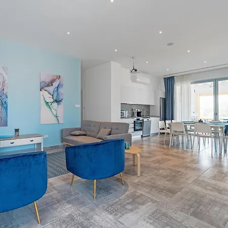 Blue Diamond Villa *