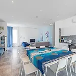 Villa Blue Diamond