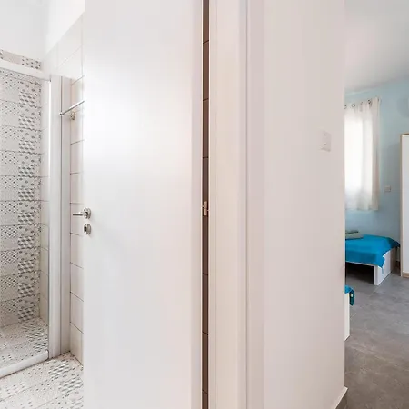 Blue Diamond פאפוס