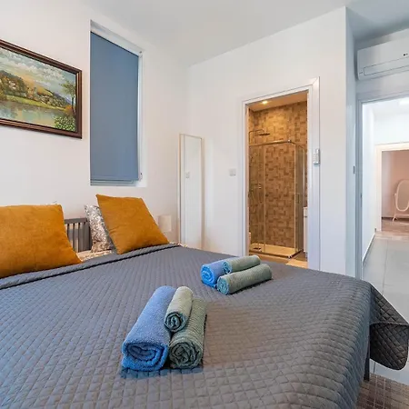 Blue Diamond * פאפוס